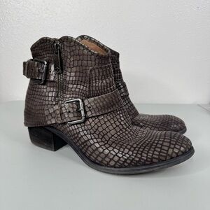 Donald Pliner Dalis Python Print Ankle Boots‎ Size 8